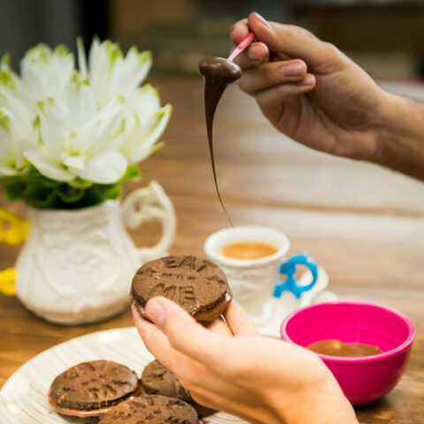 Receita de biscoito de chocolate recheado de Nutella – O Chef e a Chata
