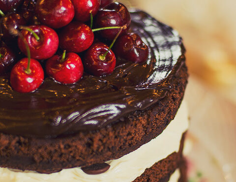 Receita de bolo de chocolate com cerejas – O Chef e a Chata
